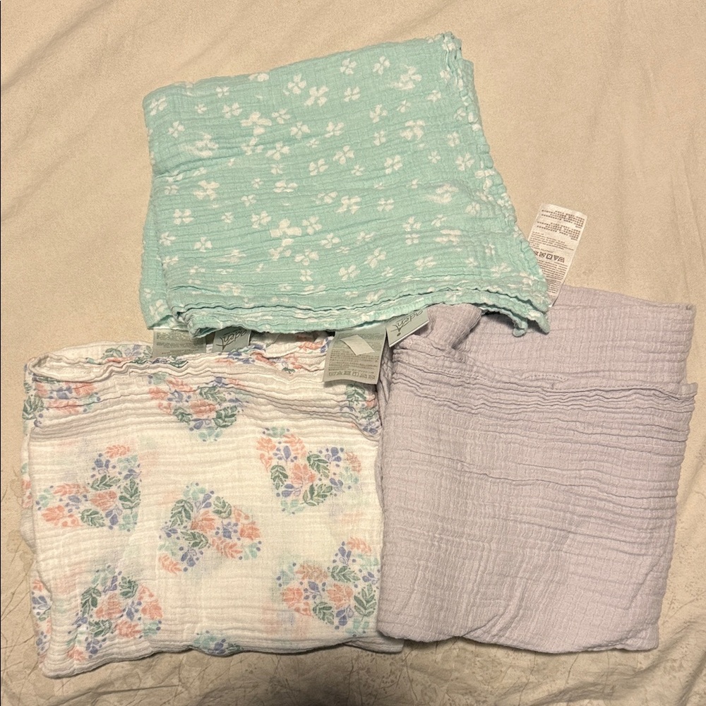 Aden and anais Baby Floral and Solid Muslin Swaddle Blankets 100% cotton
